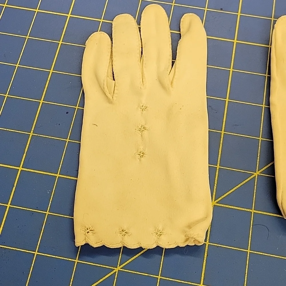 Vintage Women's Gloves Cream Estate Sale Find